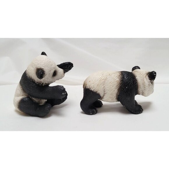 Schleich 2014 Set of 2 Black & White Sitting Standing Panda Cubs Figurines Toys - Picture 3 of 7
